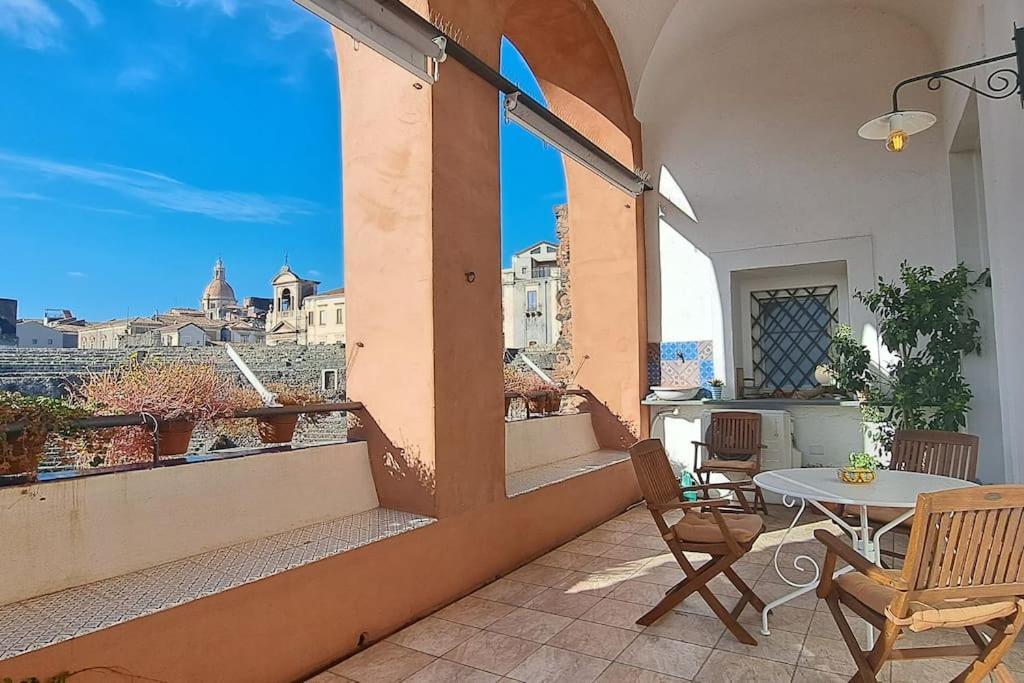 Apartment Finestre Sul Teatro - - Parking Included